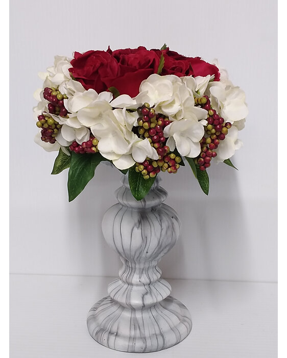 #artificialflowers#fakeflowers#decorflowers#fauxflowers#candle#roses