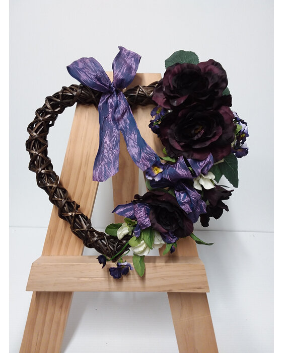 #artificialflowers#fakeflowers#decorflowers#fauxflowers#wreath#cane#heart#purple