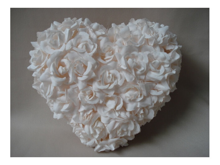 #artificialflowers#fakeflowers#decorflowers#fauxflowers#heart#roses#palepink