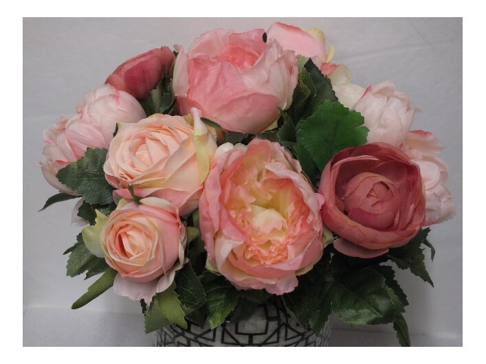 #artificialflowers#fakeflowers#decorflowers#fauxflowers#arrangement#pink#roses