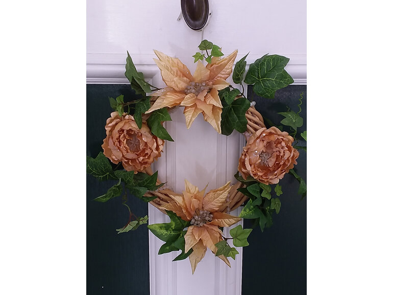 #artificialflowers#fakeflowers#fauxflowers#wreath#cane#gold#poinsettia#christmas