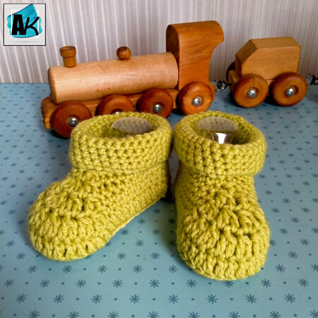 Baby Booties, 9-12 months, Wool - Pale Green