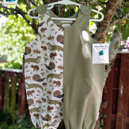 Baby Romper Suit – Pale Khaki with NZ Tuatara & Friends on White