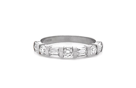 Baguette and Round Brilliant Diamond  Ring