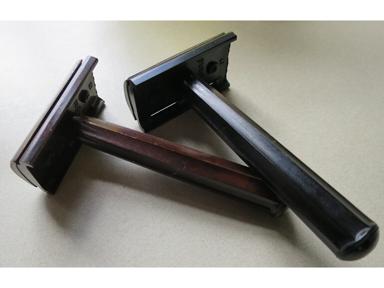 Bakelite razor