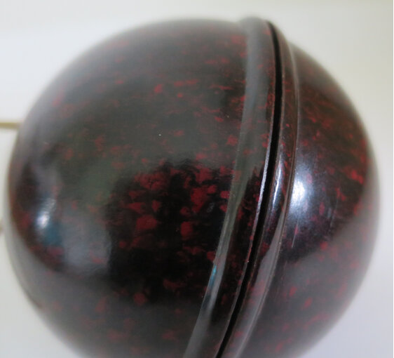 Bakelite wool ball