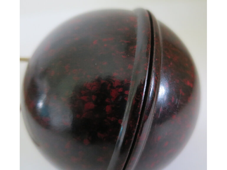 Bakelite wool ball