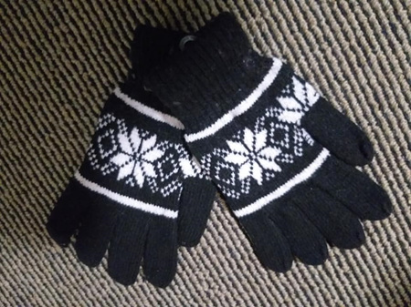 Black & White Snowflake Gloves (adults)