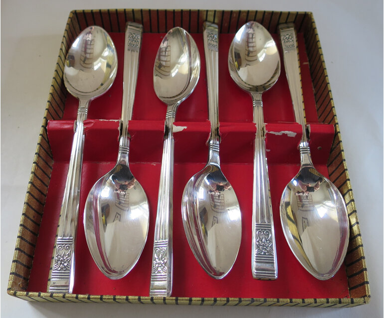 Box tea spoons