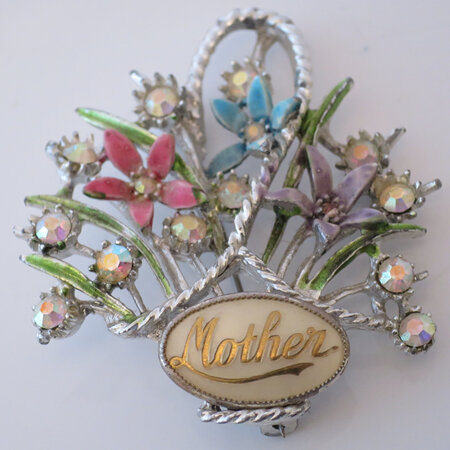 BROOCHES