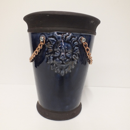 Ceramic Lion motif pot C0352