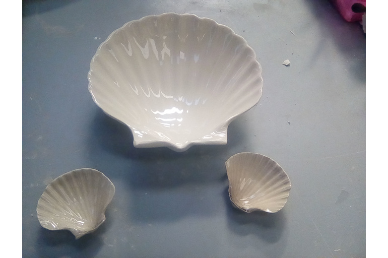Ceramic Scallop Dish