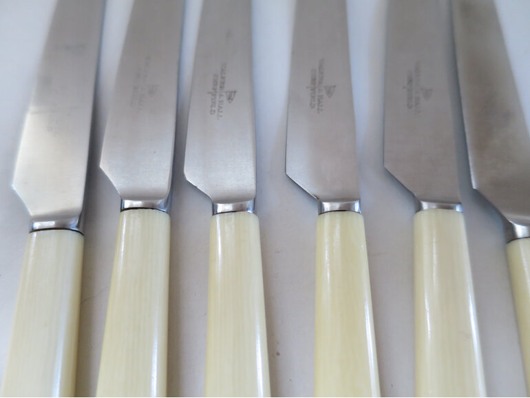 Cheese knives