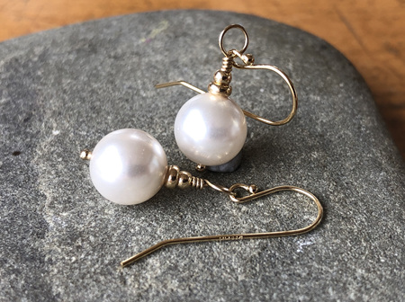 Classic earrings - 10mm Swarovski crystal pearl in white [Gold-filled]