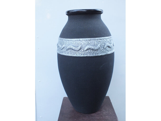 #container#ceramic#pottery#black#textured#silverband