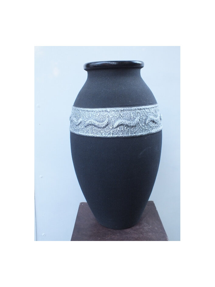 #container#ceramic#pottery#black#textured#silverband