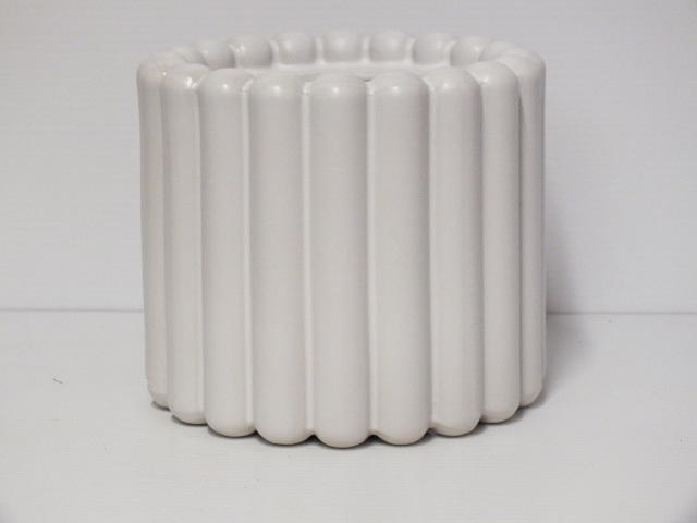 #container#ceramic#vase#round#white#textured