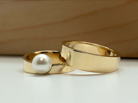 Contrasting Classic: Bespoke Wedding Rings for Stacy & Adam