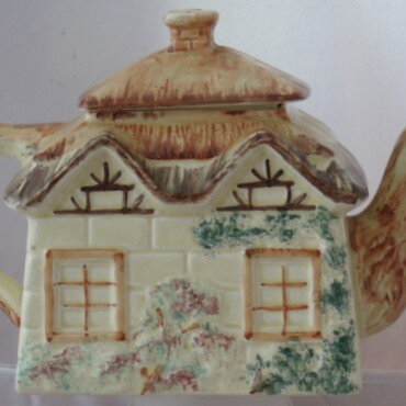 Cottage tea pot