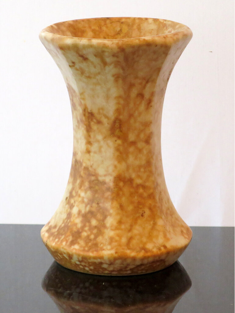 Crown Lynn vase 19