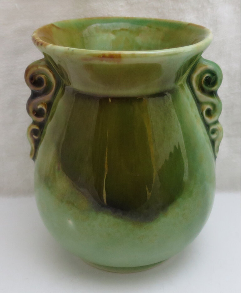 Crown Lynn vase