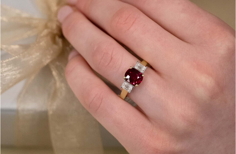 cushion ruby emerald cut internally flawless diamond three stone ring 18ct gold