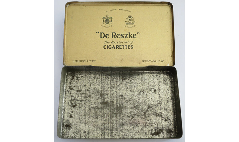 De Reszke cigarette tin