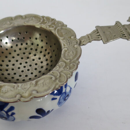 Delft tea strainer