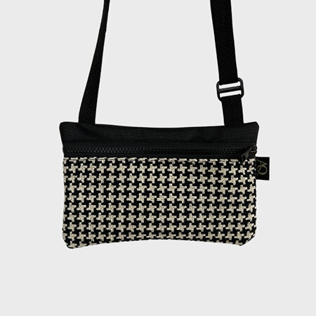 Dory Small phone bag - houndstooth