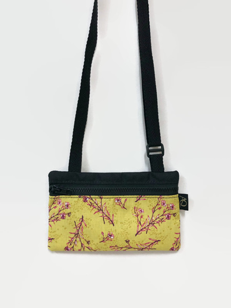 Dory Small phone bag - saffron