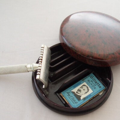 Double edged razor in round bakelite box