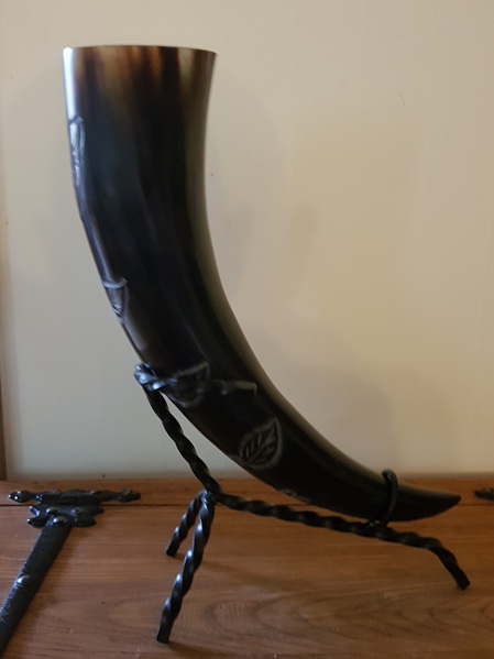 Drinking Horn Type 27L - Large Drinking Horn with Engraved Flower