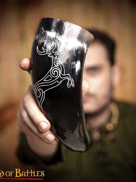 Drinking Horn Type 32 - Engraved Stag
