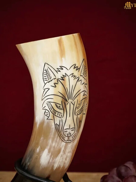 Drinking Horn Type 69 - Drinking Horn with Wolf's Head