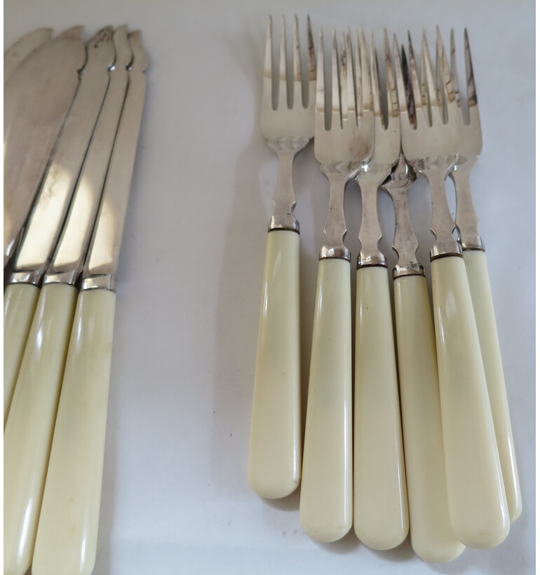 Fish knives and forks