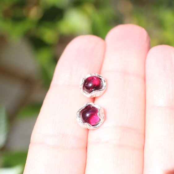 garnet gemstone red berry healing sterling silver leaf studs earrings nz made