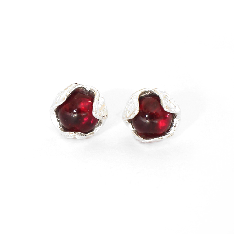 garnet gemstone red berry healing sterling silver leaf studs earrings nz made