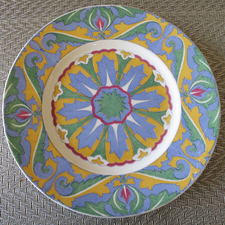 Geometric pattern plate