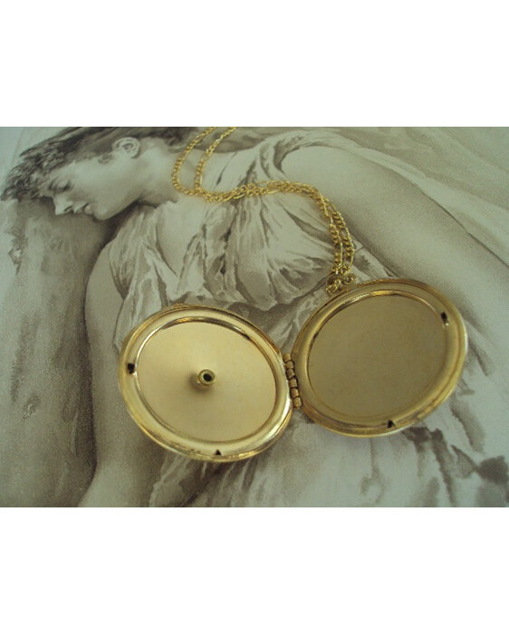 Gold-plated locket with Angel Cameo