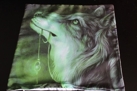 GREEN WOLF WITH PENDANT CUSHION COVER