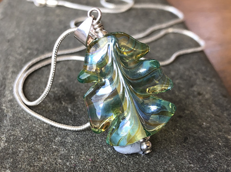 Handmade glass pendant - leaf - elektra on clear [1]