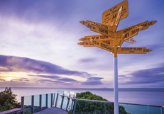 Holdson's 100 Piece Jigsaw Puzzle: Stirling Point Bluff