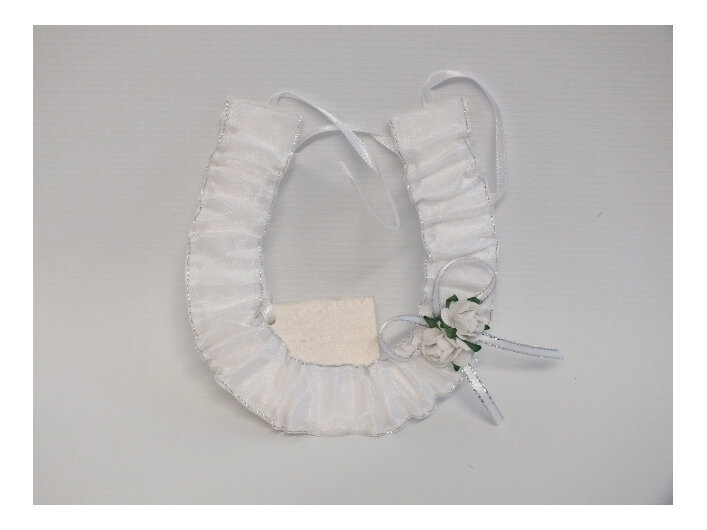 #Horseshoe#white#bride#bridal#wedding
