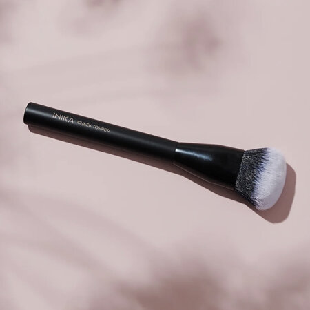 INIKA CHEEK TOPPER BRUSH