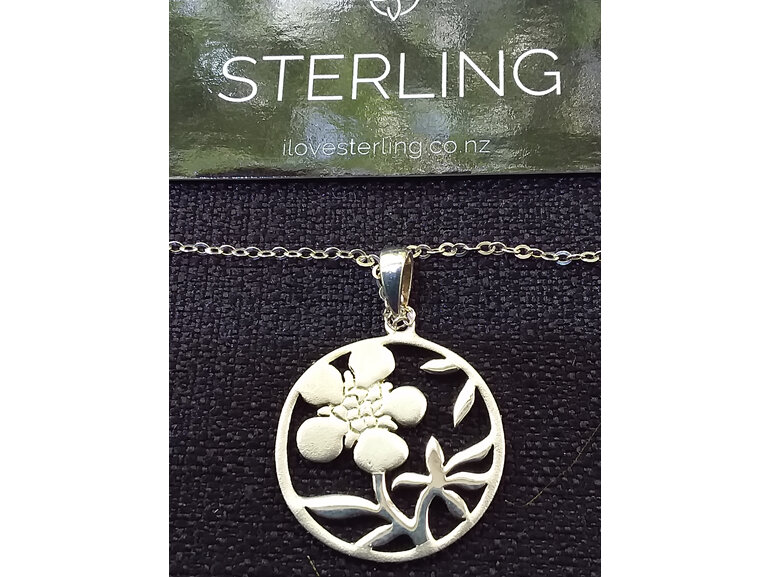 #jewellery#pendant#chain#sterlingsilver#manuaka#flower