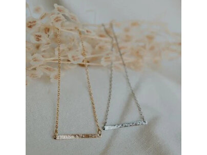 Katy B - Dainty Bar Necklace (Gold)