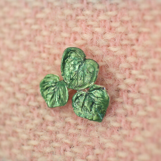 Kawakawa leaves green hearts lapel pin brooch silver lily griffin nz jewellery