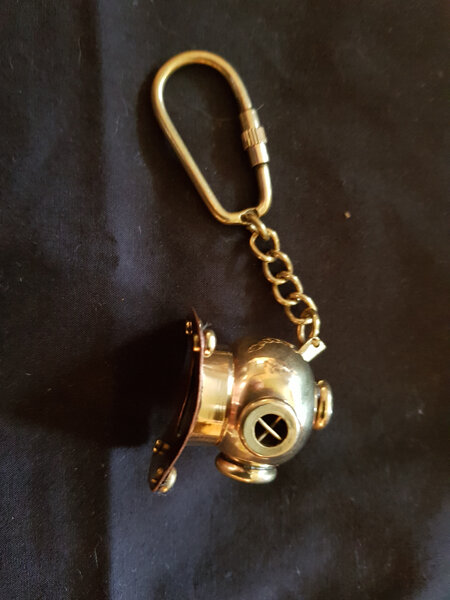 Key Ring 18 - Diver's Helmet