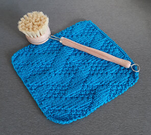 Knitted dish cloth