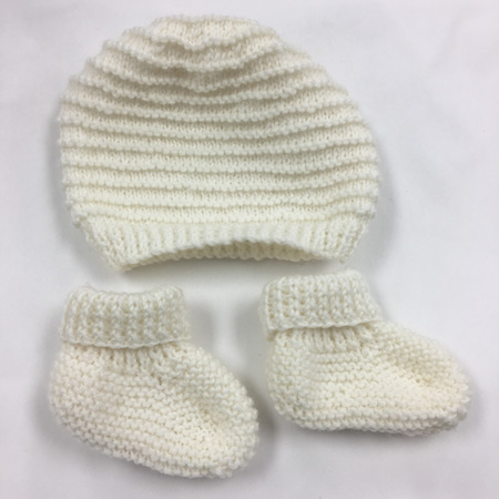 Knitted wool hat and bootie set 0-3 months - Cream